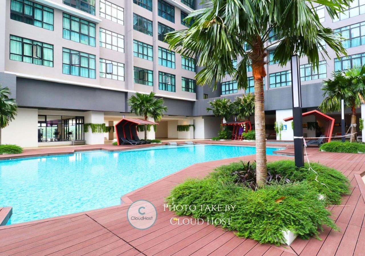 Conezion Near Ioi City Mall, Maeps Serdang, Putrajaya By Cloud Host Exterior photo